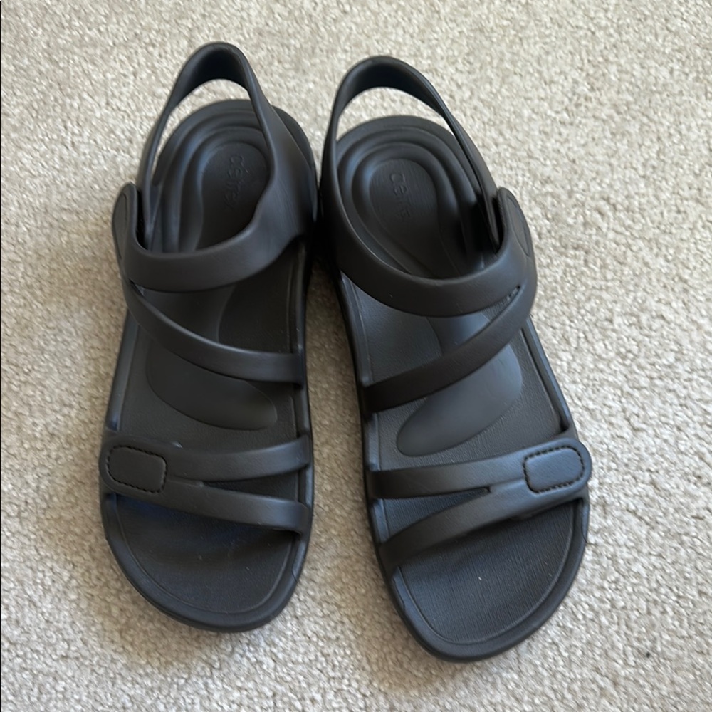 Aetrex waterproof sandals.